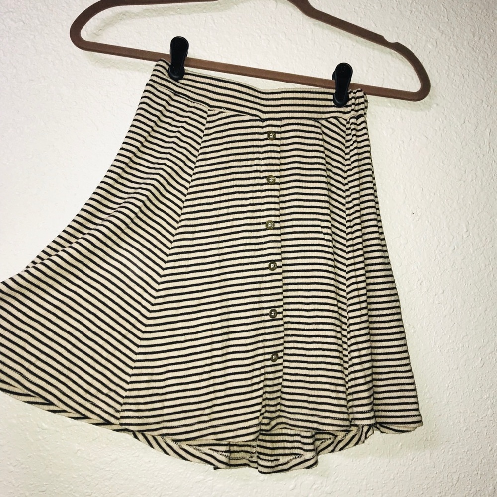 Stripped stretchy skirt